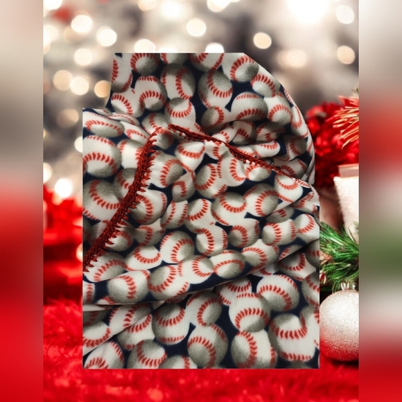 Handmade fleece child's blanket with crochet-edging - Picture 3 of 4